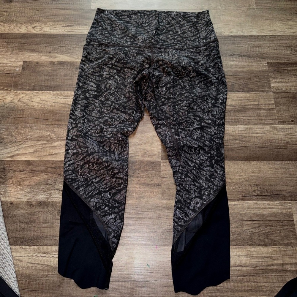 Lululemon High Rise Crop Leggings Black Grey Abstract Mesh Scallop